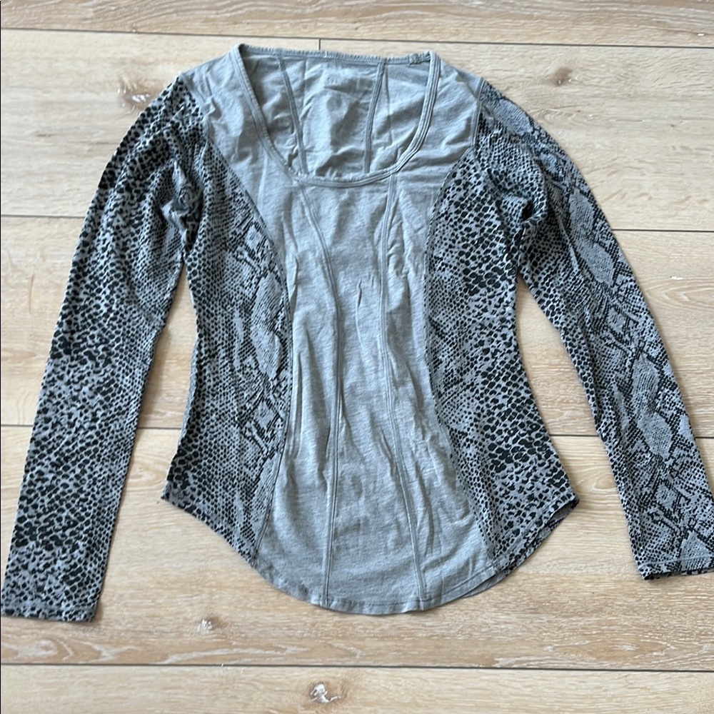 Lululemon Gray Snake Print Women's Top